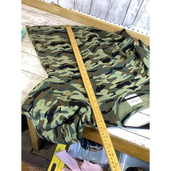 Velvet by Graham & Spencer Men’s Edie Camo Tee Size XL - Picture 4 of 6